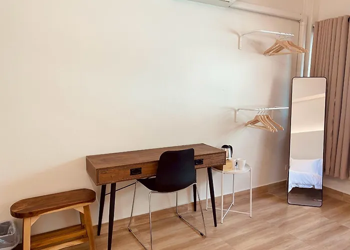 Cozy Corner Bangpho Hostel