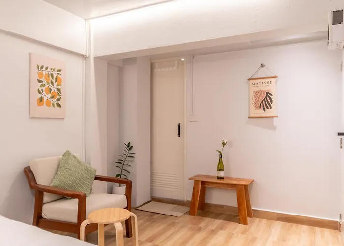 Cozy Corner Bangpho Hostel