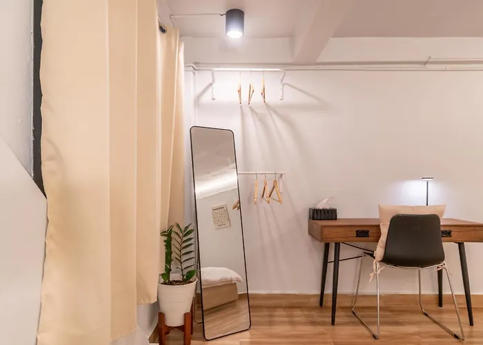 Cozy Corner Bangpho Hostel